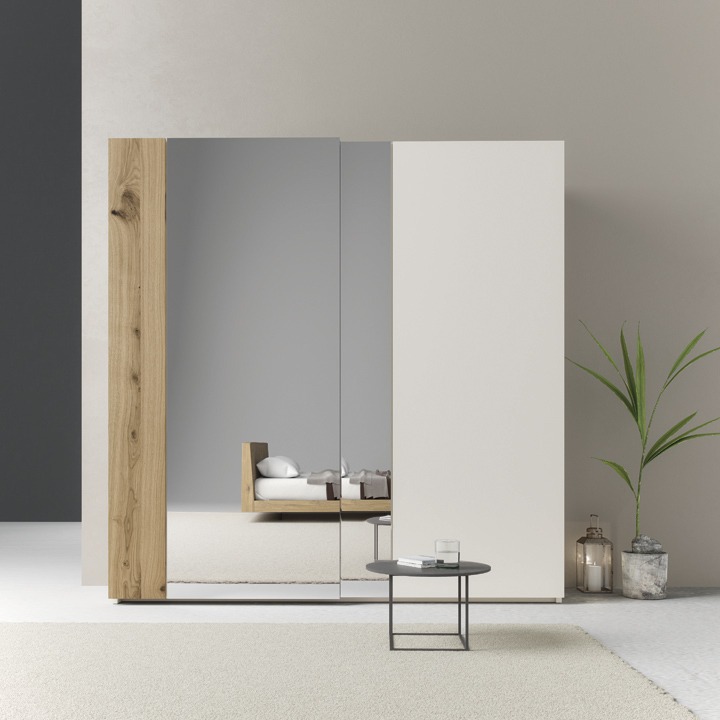 Armario y reflejo en el espejo nueva cama PILLOW