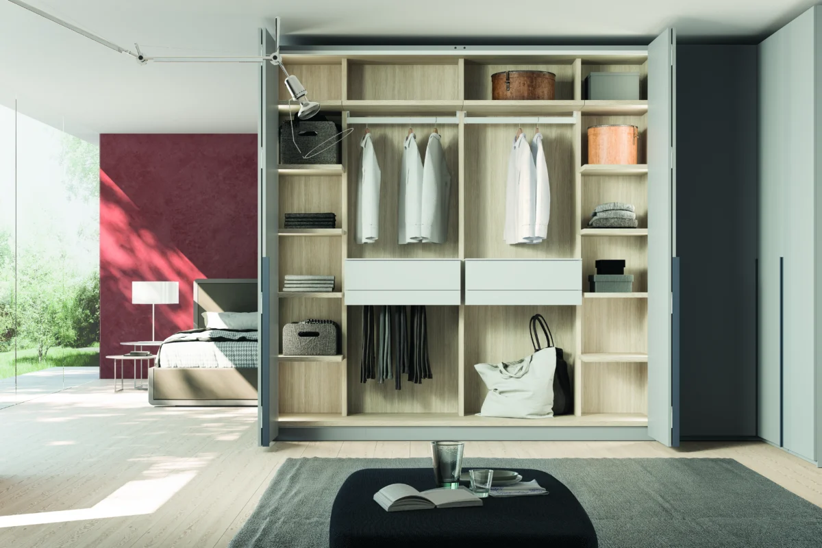 Armario modular abierto con iluminación integrada en dormitorio contemporáneo
